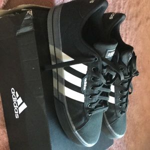 3.0 daily Adidas shoes black and white size 9 1/2